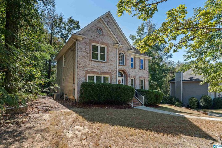 Property Photo: 2058 Crosscrest Drive AL 35244