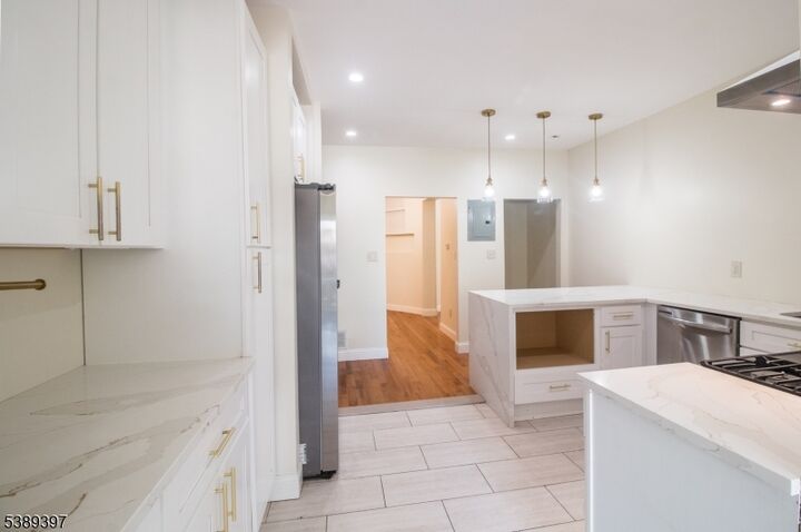 Property Photo:  187 Littleton Ave 1  NJ 07103 