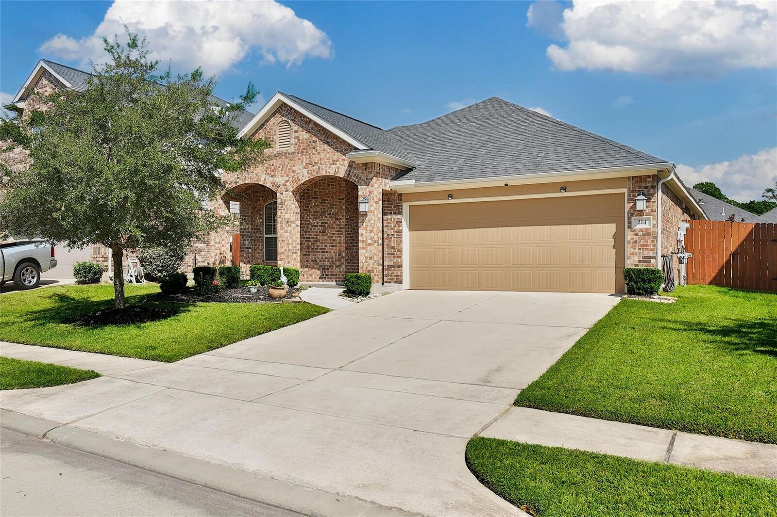 Property Photo:  214 Pleasant Hill Way  TX 77304 