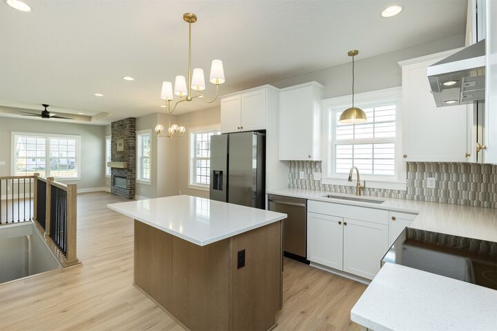 Property Photo:  818 E Edison Avenue  IA 50315
