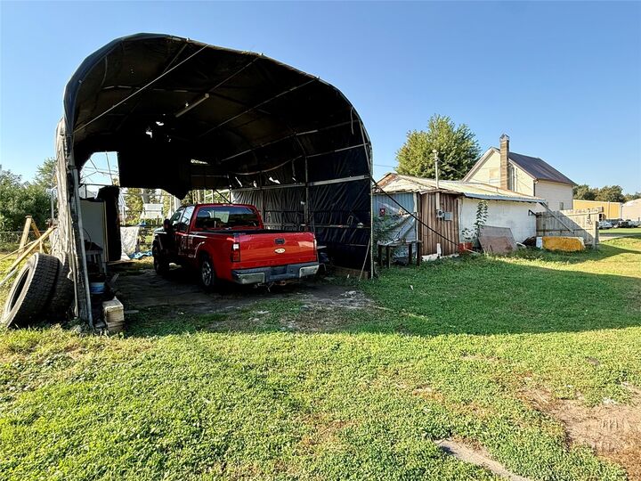 Property Photo:  609 N 5th Avenue  IA 50158