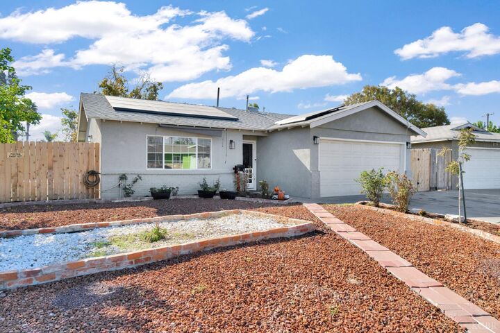 Property Photo: 1765 Parkside Drive CA 93230