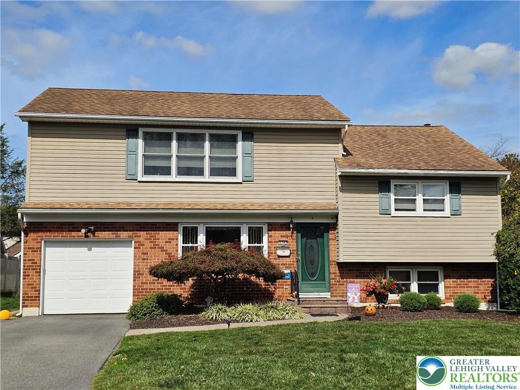 Property Photo:  2743 Queen Street  PA 18045 