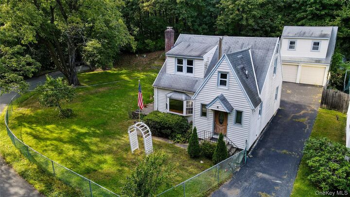 Property Photo:  8 Crescent Hill Drive  NY 10567 