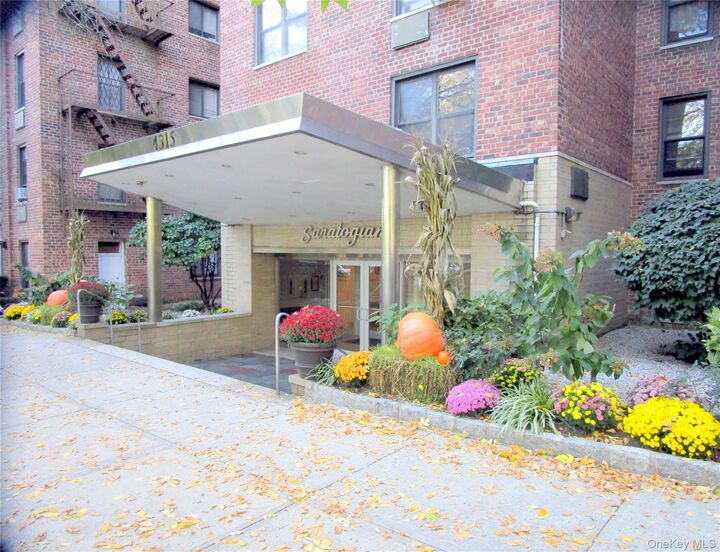 Property Photo:  4315 Webster Avenue 1J  NY 10470 