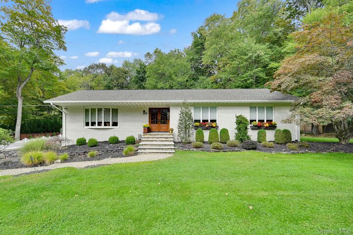 15 Ramapo Lane  Chestnut Ridge NY 10952 photo