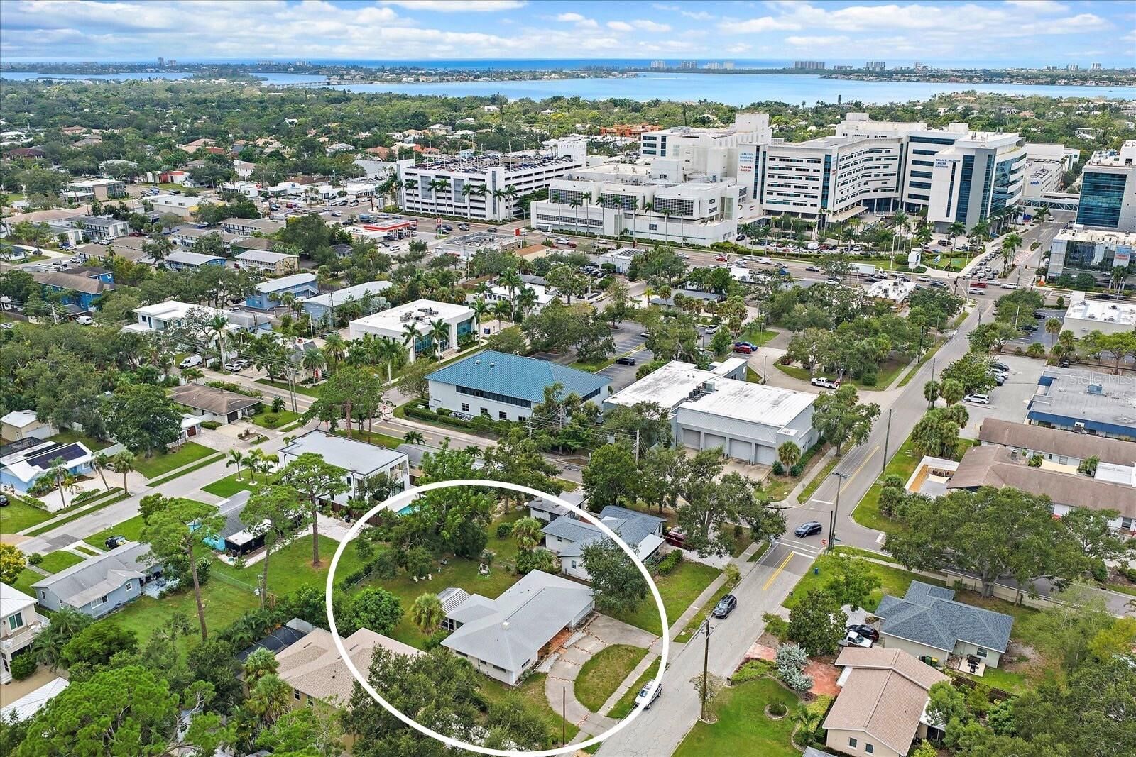 Property Photo:  2122 Waldemere Street  FL 34239 