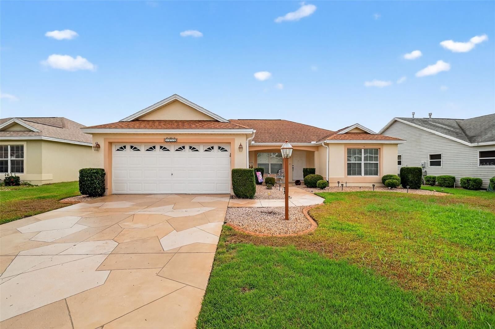 Property Photo:  2123 Heather Hill Loop  FL 32162 