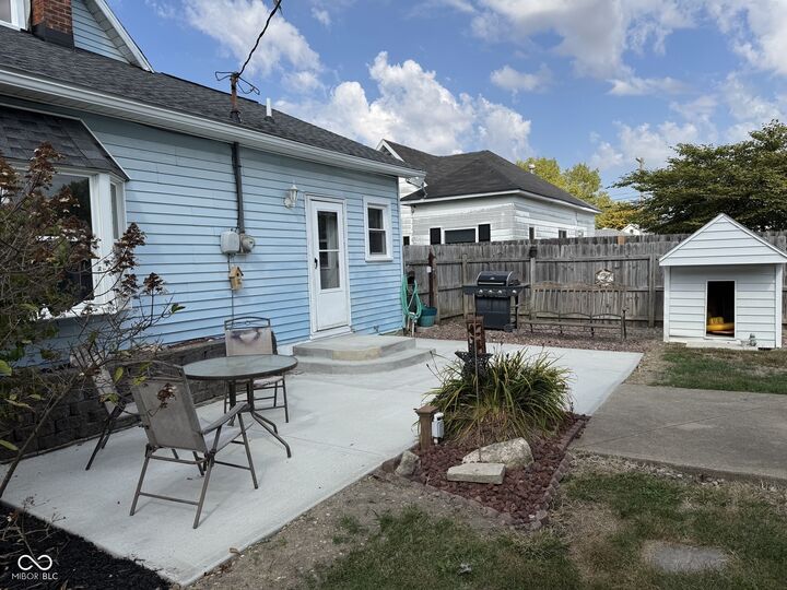 Property Photo: 625 N East Street IN 46072