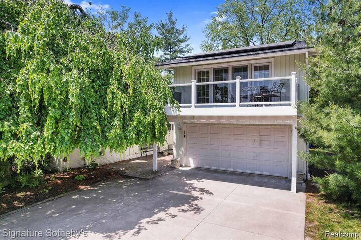 Property Photo: 2372 Pine Lake Road MI 48324 1931