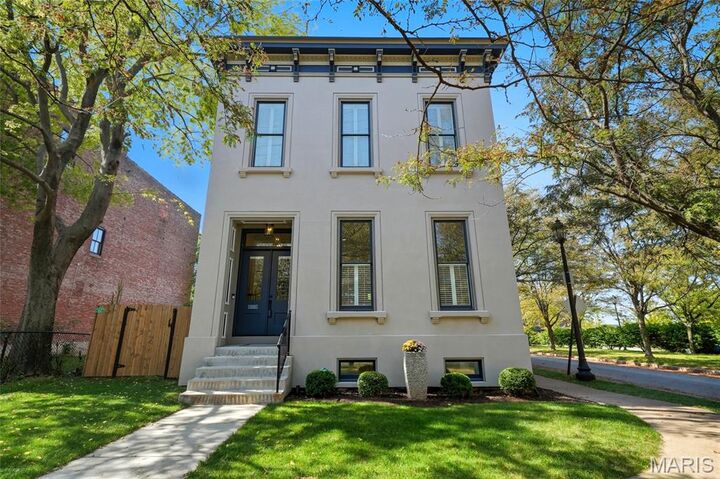 1025 Dolman Street  St Louis MO 63104 photo