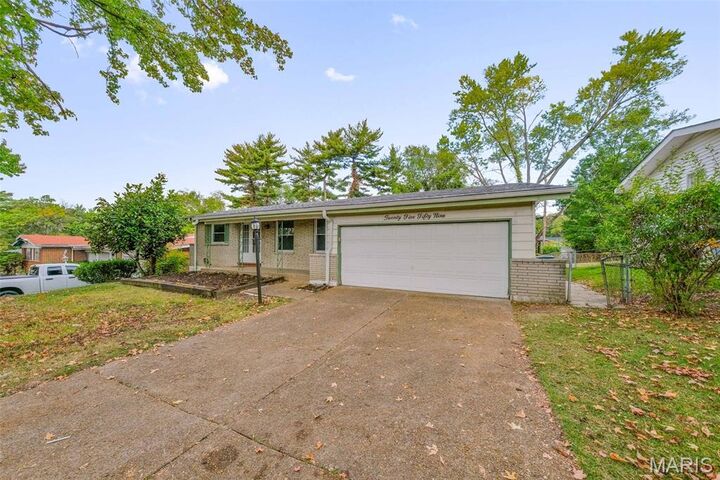 Property Photo: 2559 Burchard Drive MO 63136