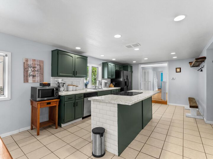 Property Photo:  641 N Huron St  WI 54115
