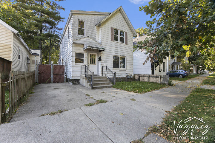 Property Photo: 815 McReynolds Avenue NW MI 49504