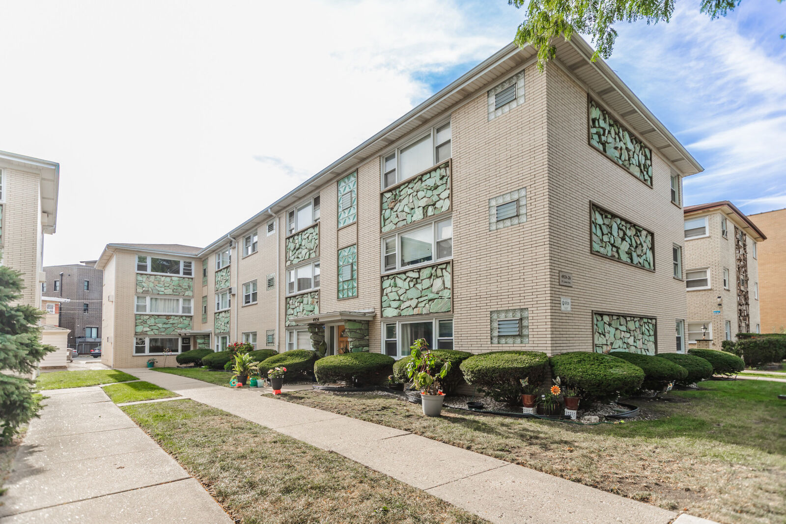 Property Photo:  4926 N Lester Avenue 1W  IL 60630 