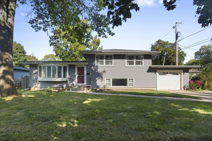 Property Photo: 324 Alma Terrace IL 60013