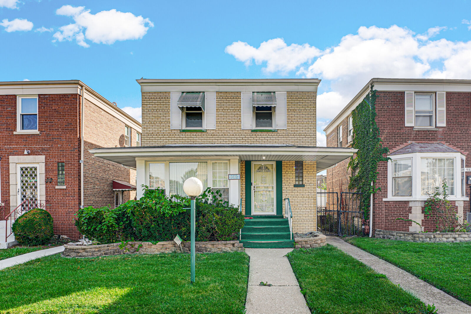 Property Photo:  9107 S Bishop Street  IL 60620 