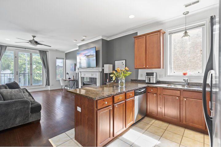 Property Photo:  2539 W Warren Street 2  IL 60612 