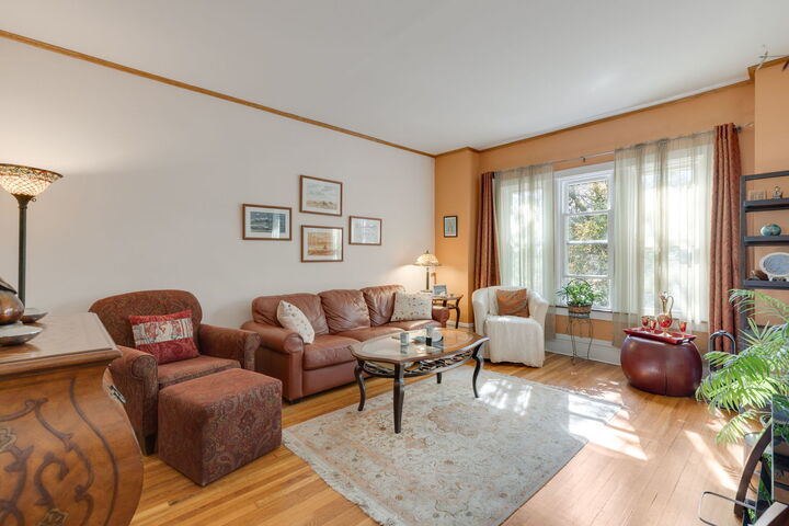 Property Photo:  1824 W Farragut Avenue  IL 60640 