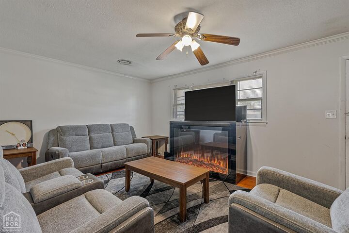 Property Photo:  902 N Hollywood Street  AR 72315