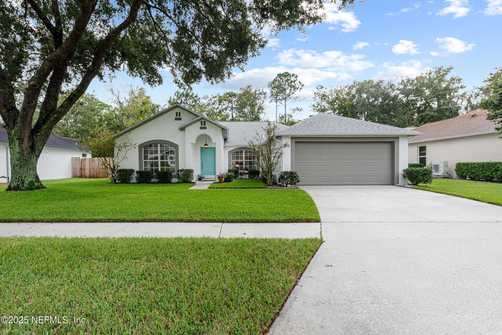 Property Photo: 13042 Viburnum Drive N FL 32246