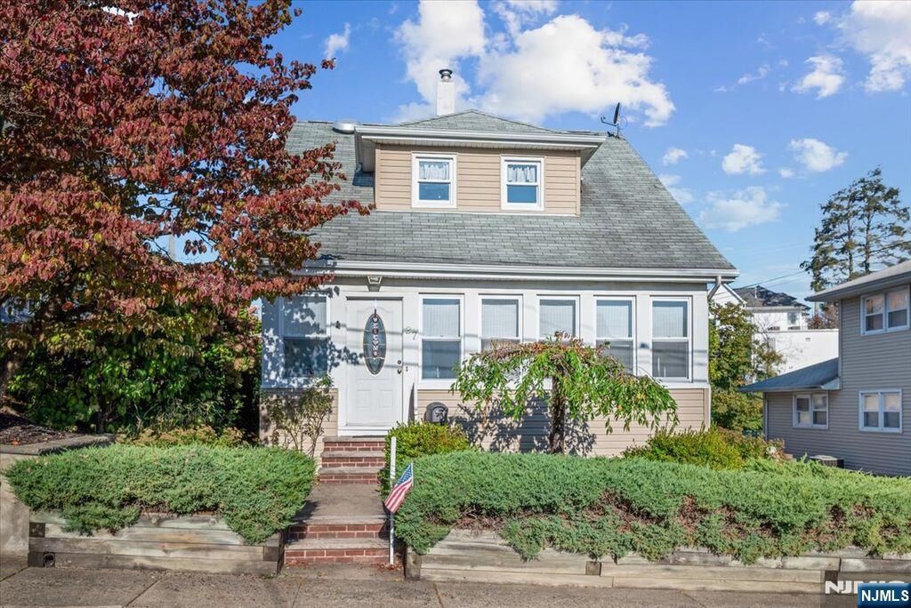 Property Photo:  27 Washington Place  NJ 07512 