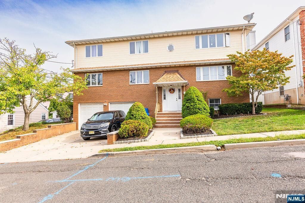 Property Photo:  64 Bayliss Street 2nd Floor  NJ 07031 