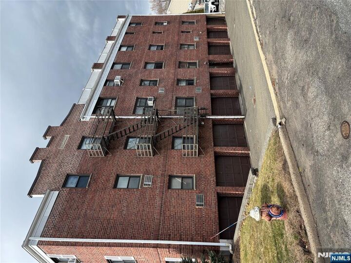 Property Photo:  241 Main Street 1D  NJ 07621 