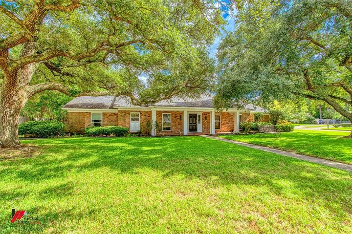 589 Spring Lake Drive  Shreveport LA 71106 photo