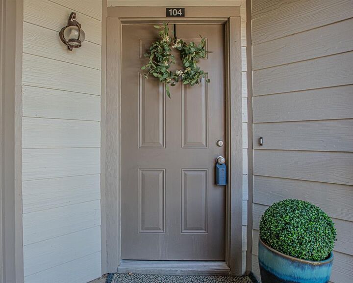 Property Photo: 3209 Donnelly Circle 104 TX 76107
