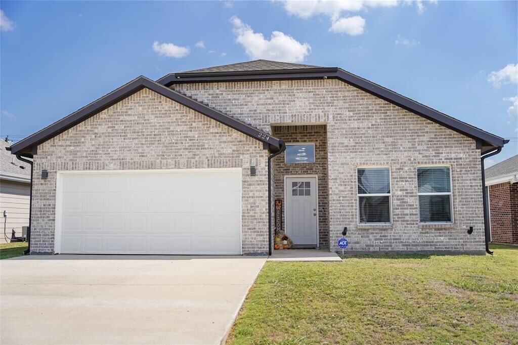 Property Photo: 224 Marianne Circle TX 75482