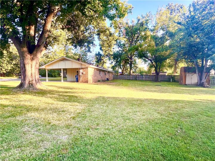 Property Photo: 1108 SE E Street AR 72712