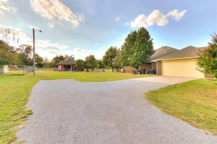 Property Photo: 557 Locust Grove Drive OK 73010
