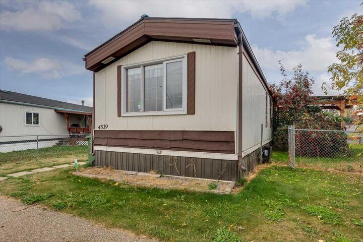 Property Photo: 4539 Eastview Crescent AB T0C 2J0