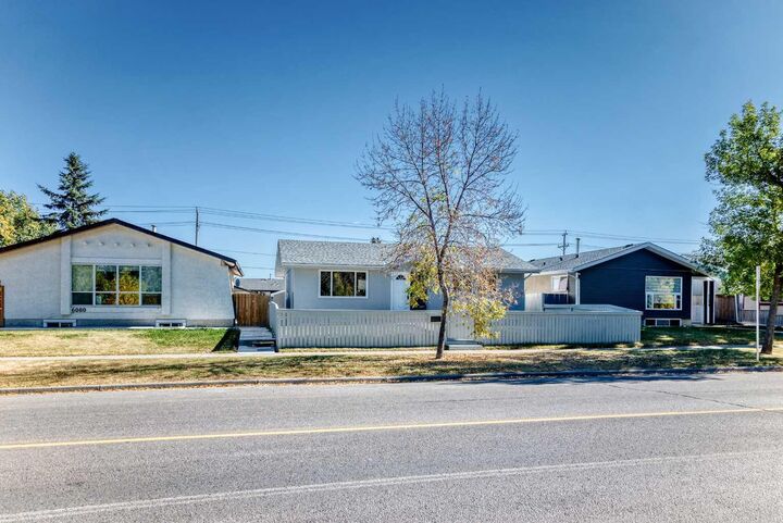 Photo de la propriété:  6082 Madigan Drive NE  AB T2A 5B8 