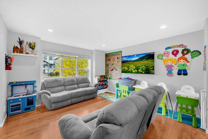 Property Photo:  45 Nolanfield Lane NW  AB T3R 0M7 