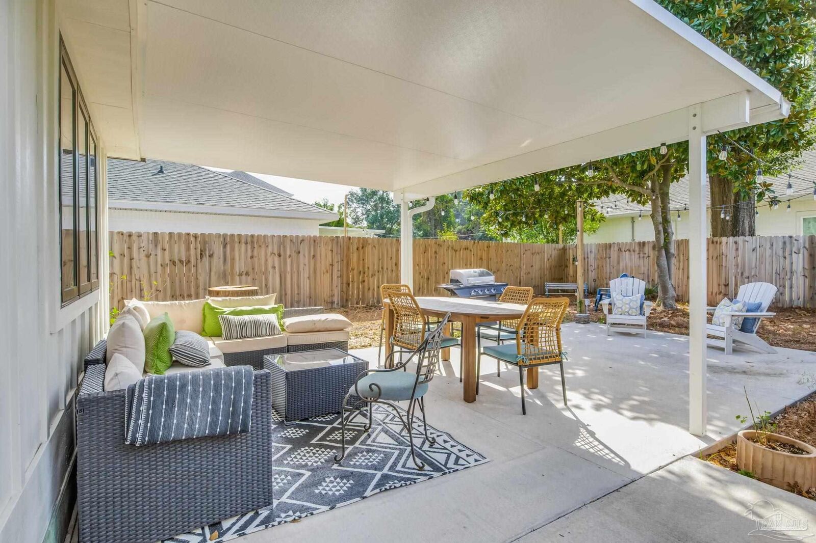 Property Photo:  816 Pickens Ave  FL 32503 