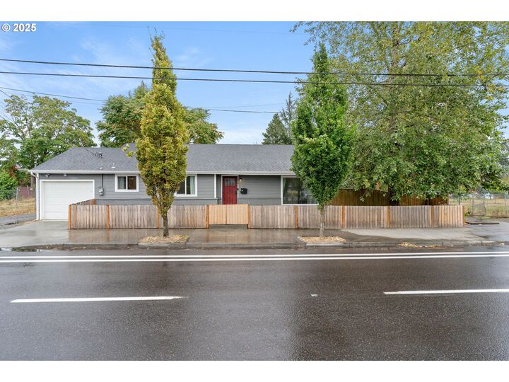 Property Photo: 206 NE 102nd Ave OR 97220