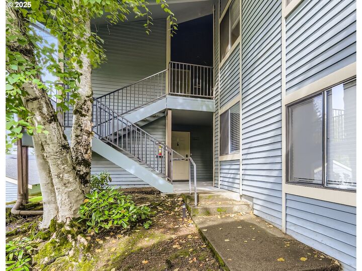 Property Photo:  10220 SE Talbert St  OR 97015 