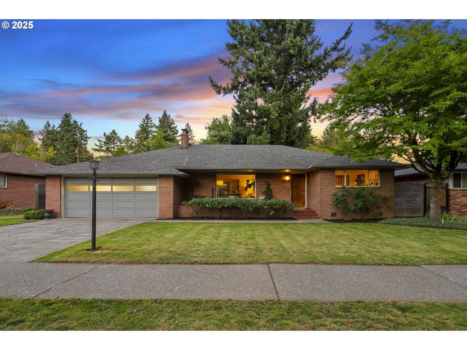 Property Photo:  1130 NE 108th Ave  OR 97220 