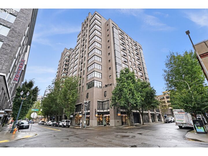 Property Photo:  333 NW 9th Ave 1217  OR 97209 