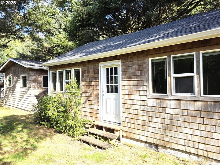 Property Photo:  79906 Greenleaf Rd  OR 97102