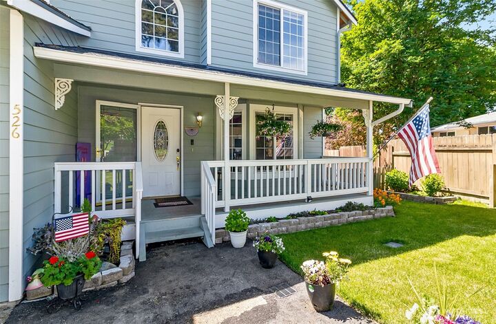 Property Photo: 526 Avenue J WA 98290