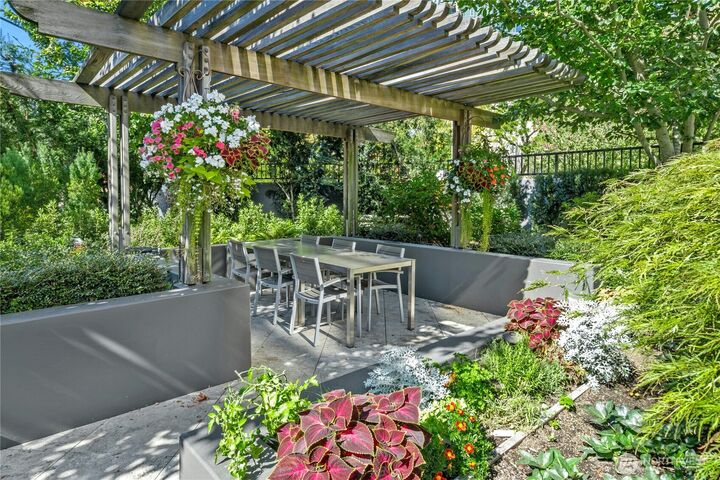 Property Photo: 1301 Spring Street 8B WA 98104
