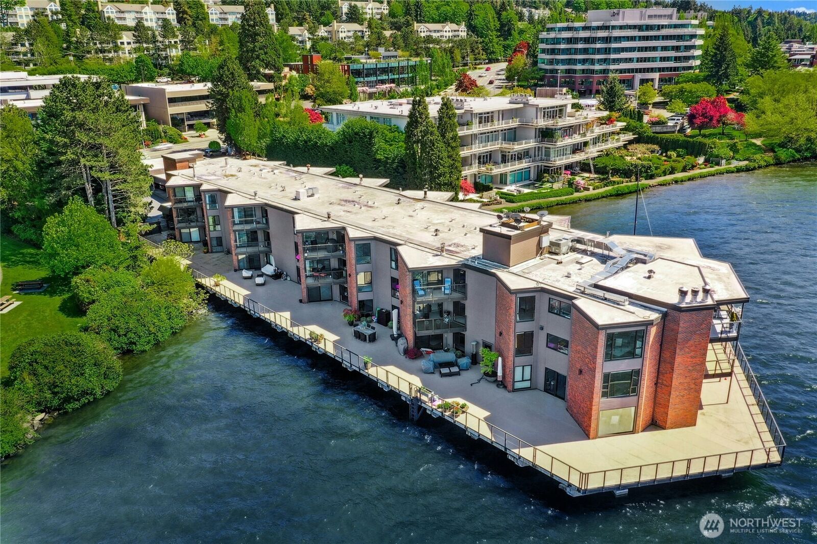 Property Photo:  5535  Lake Washington Boulevard NE 105  WA 98033 