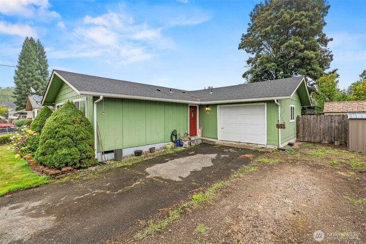 Property Photo:  2634  34th Avenue  WA 98632 