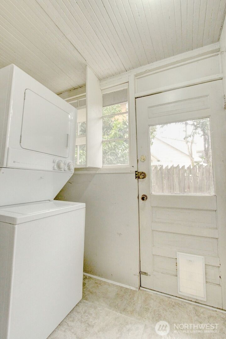 Property Photo:  502 NE 72nd Street B  WA 98115 