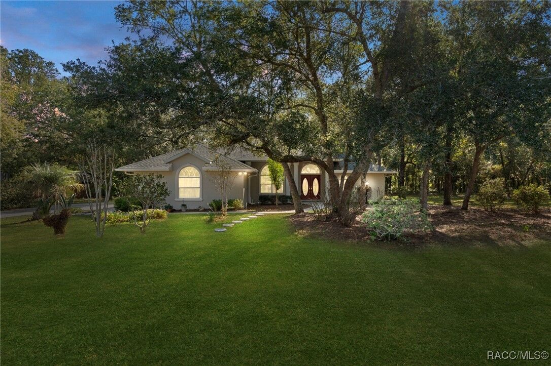 Property Photo: 8859 N Amboy Way FL 34434
