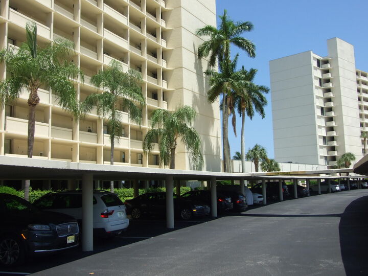 Property Photo: 130 Lakeshore Drive 522 FL 33408