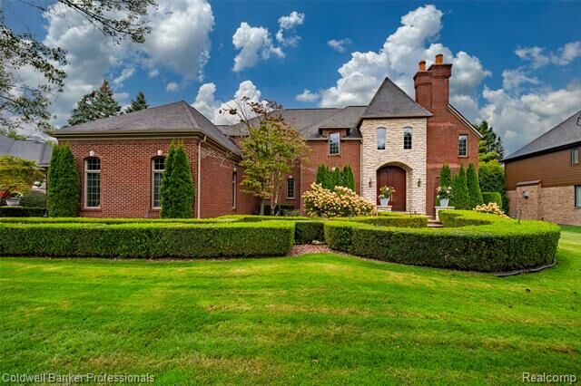 Property Photo:  3755 Walnut Brook Drive  MI 48309 